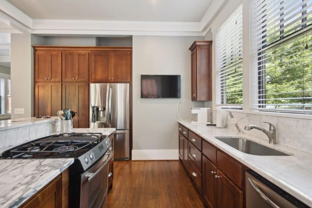 519 N Highland Avenue Ne - Photo 9