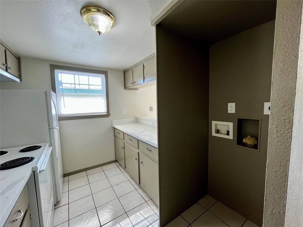 1042 W Village Court - Photo 12