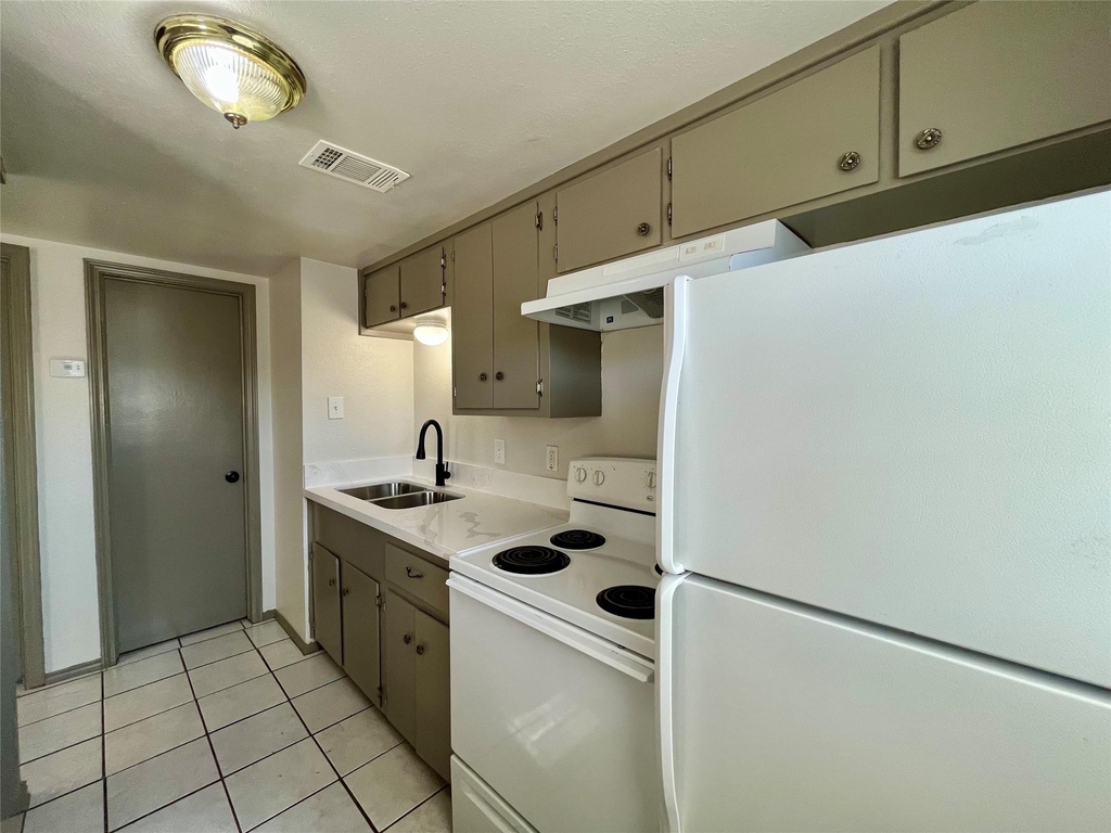 1042 W Village Court - Photo 13
