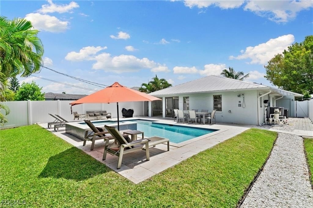 521 102nd Avenue N - Photo 1