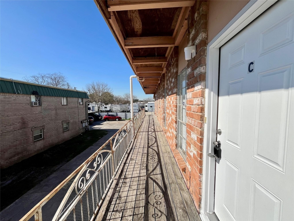 1042 W Village Court - Photo 4