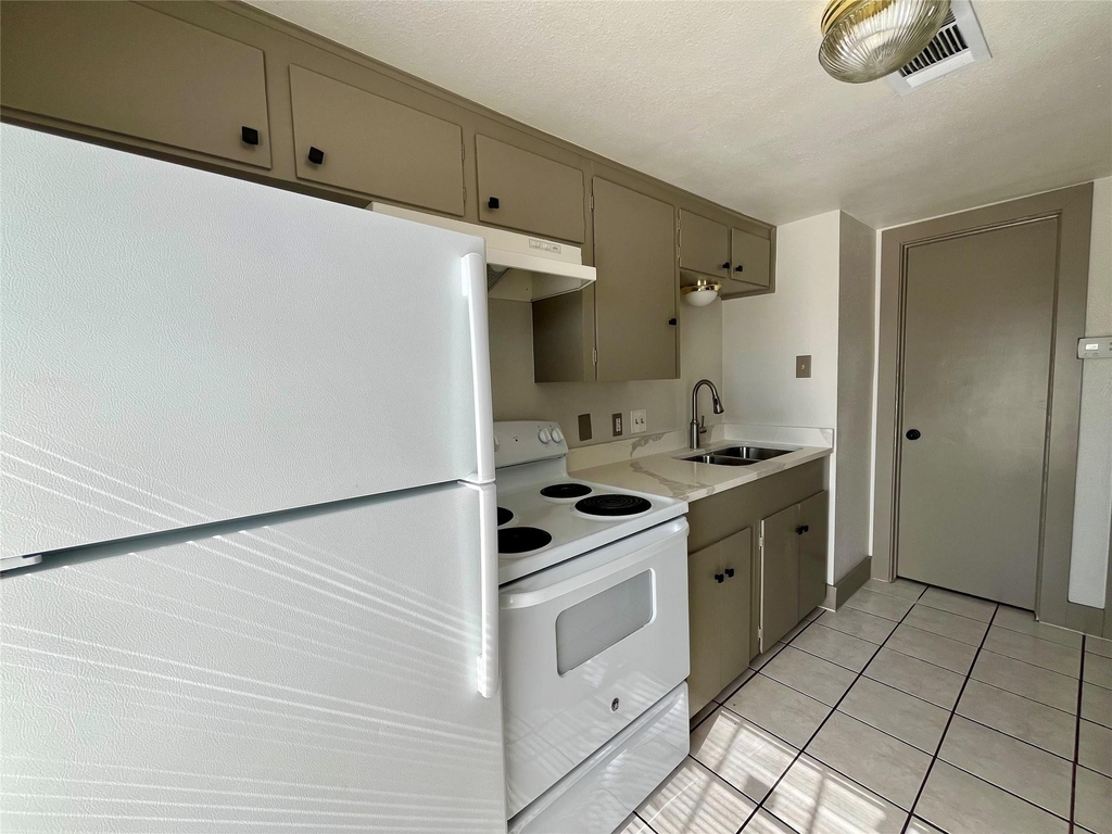 1042 W Village Court - Photo 10