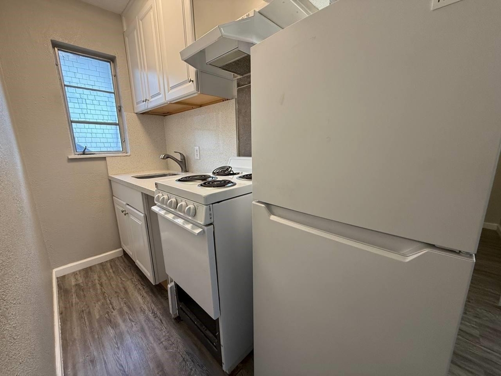 2501 Yoakum Boulevard - Photo 20