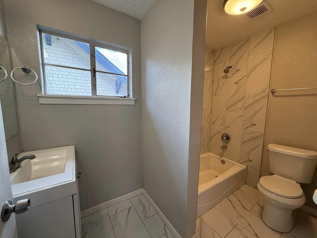 2501 Yoakum Boulevard - Photo 12