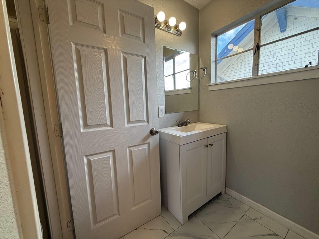2501 Yoakum Boulevard - Photo 13