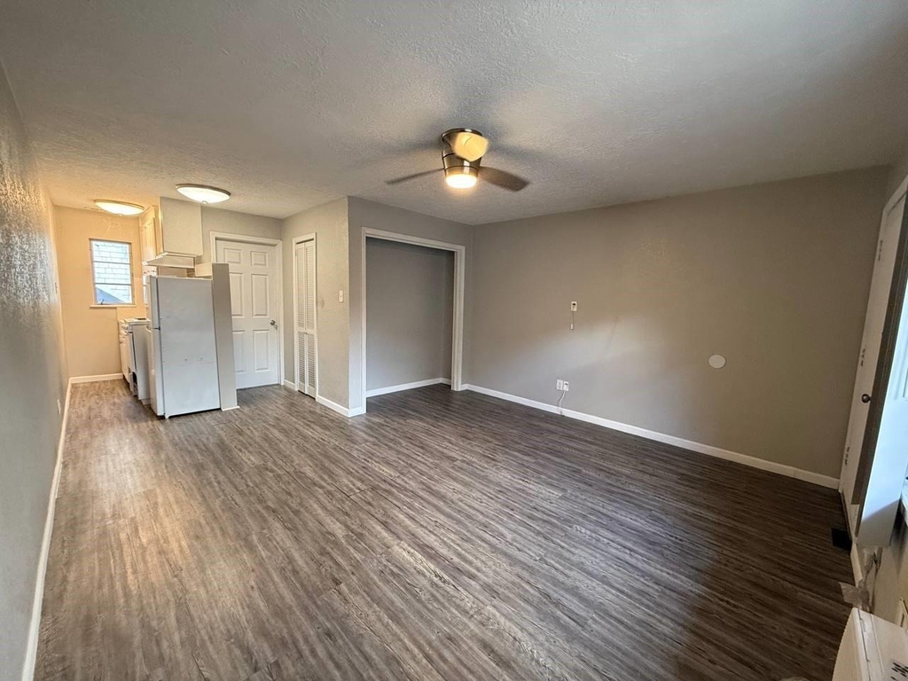 2501 Yoakum Boulevard - Photo 10