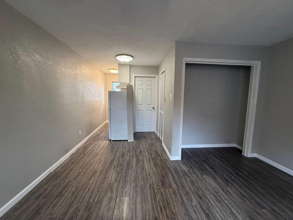 2501 Yoakum Boulevard - Photo 18