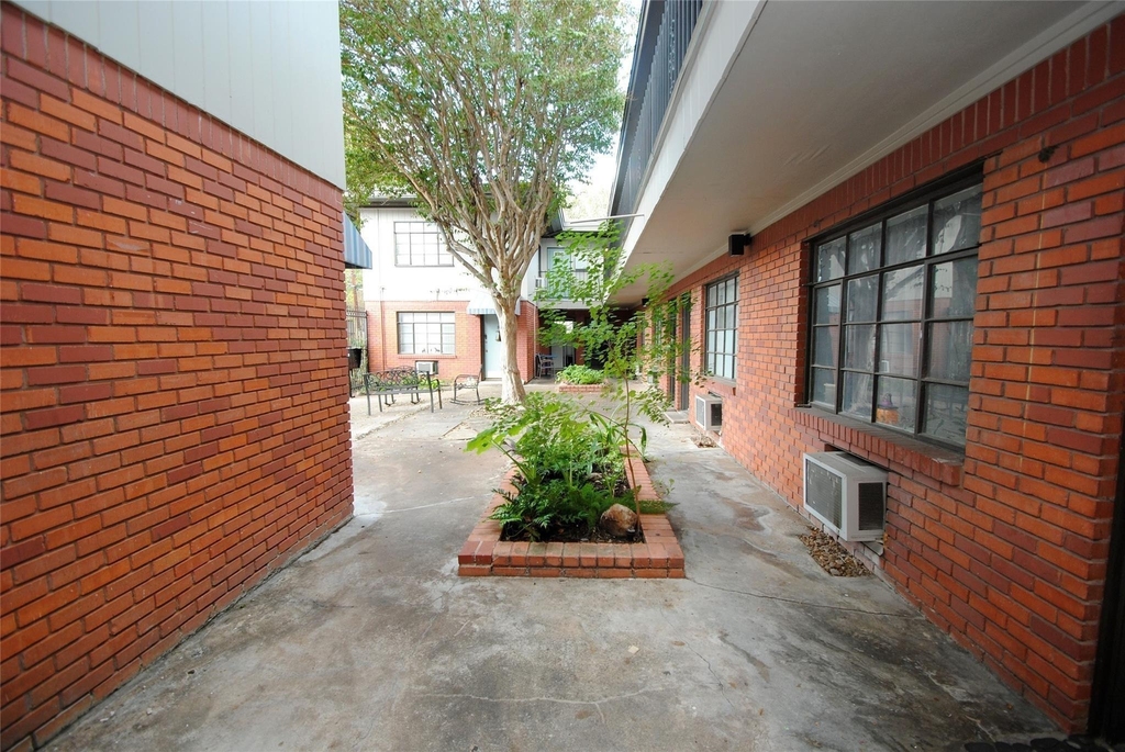 2501 Yoakum Boulevard - Photo 2