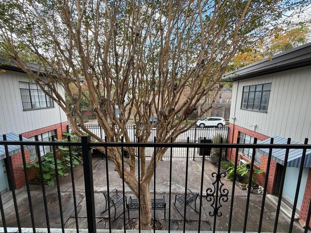 2501 Yoakum Boulevard - Photo 1