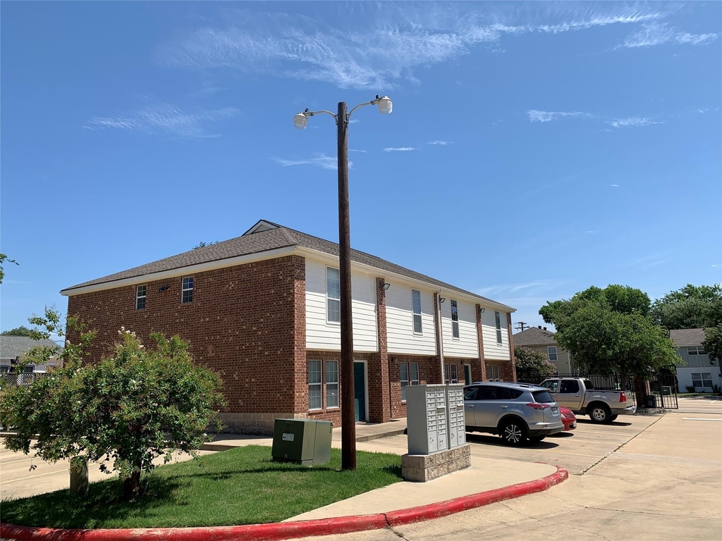 4504 College Main Street - Photo 2