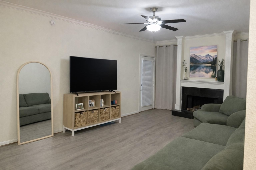 10049 Westpark Drive - Photo 3