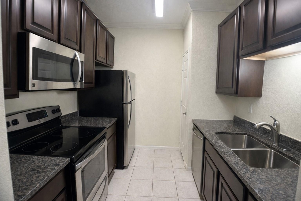 10049 Westpark Drive - Photo 5