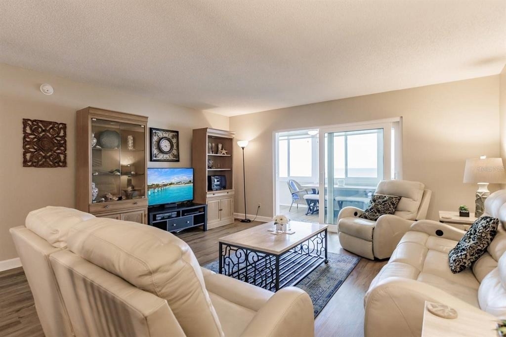 1125 W Peppertree Drive - Photo 2