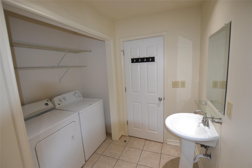 253 Old Groveton Road S - Photo 5