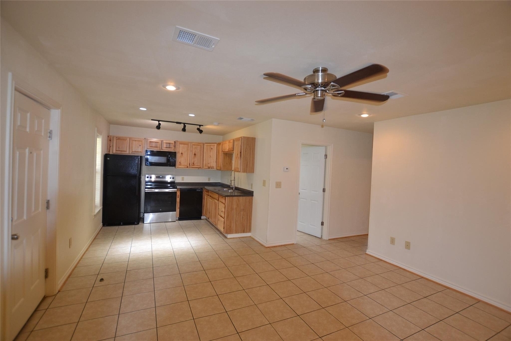 253 Old Groveton Road S - Photo 1