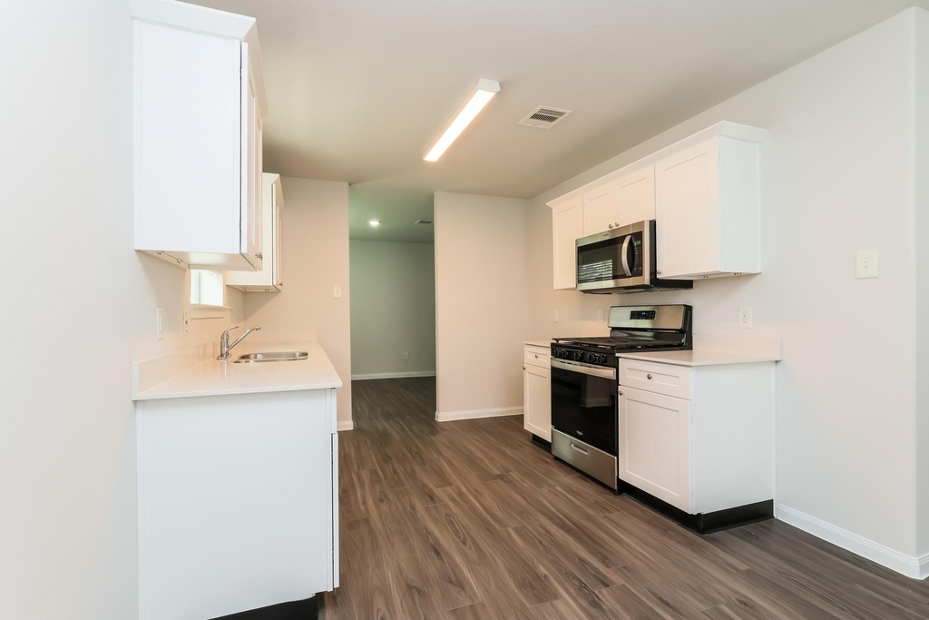 2447 Gibbs Bend Court - Photo 8