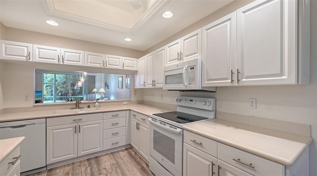 8750 Olde Hickory Avenue - Photo 16