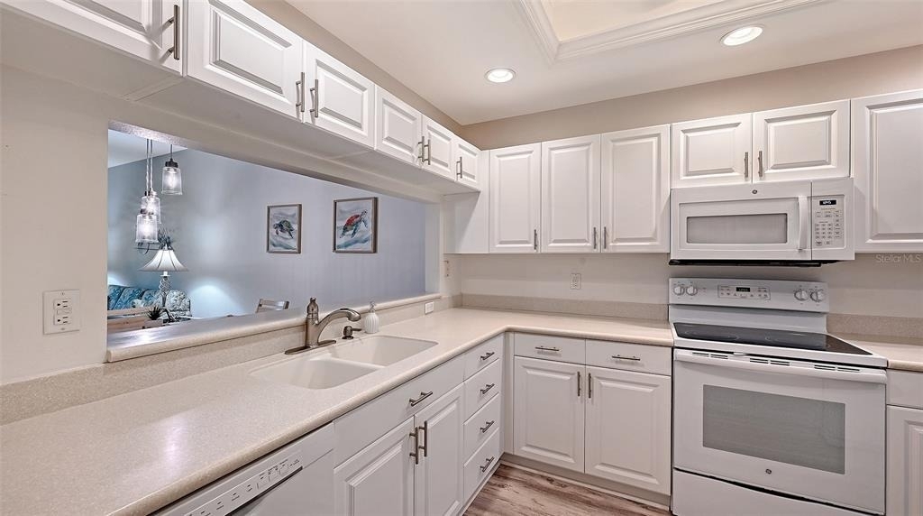 8750 Olde Hickory Avenue - Photo 12