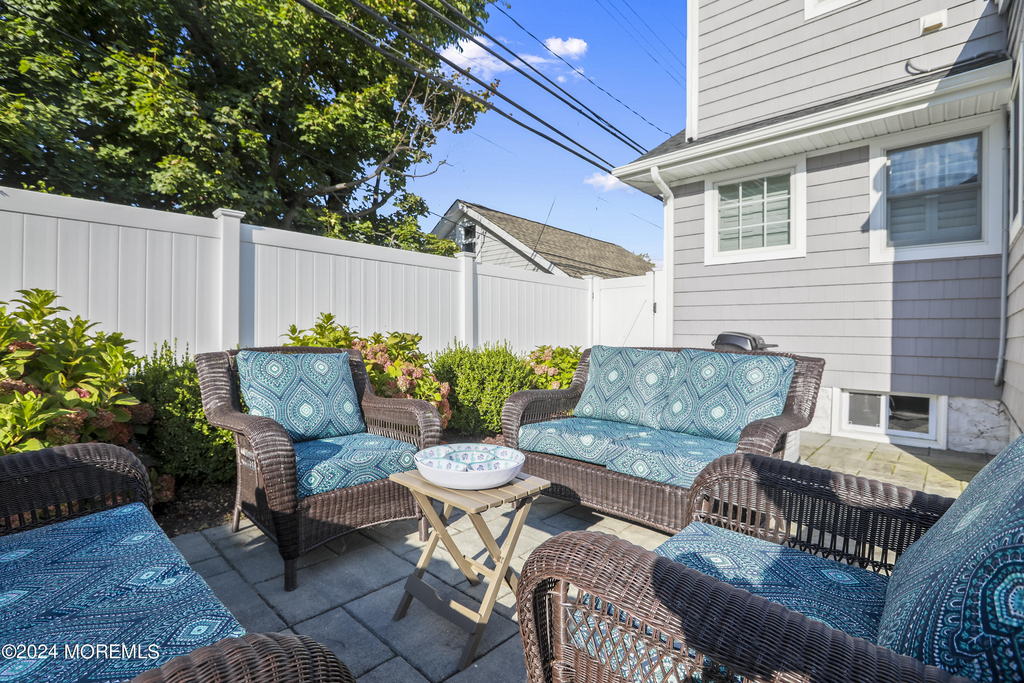 303 B Street - Photo 3