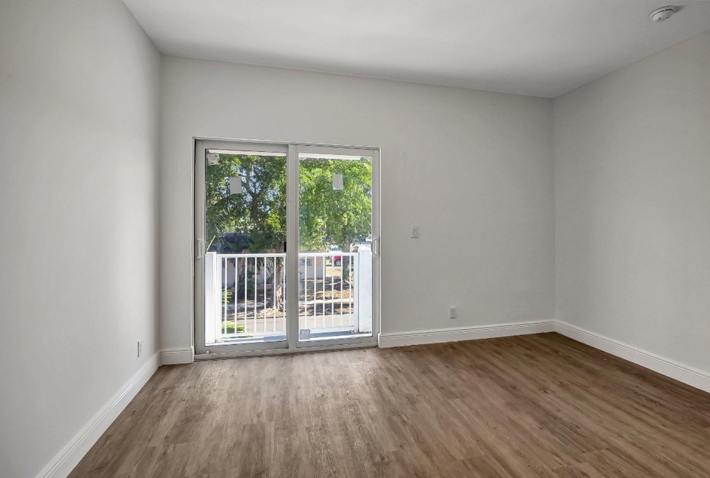 1104 S 20th Avenue - Photo 12