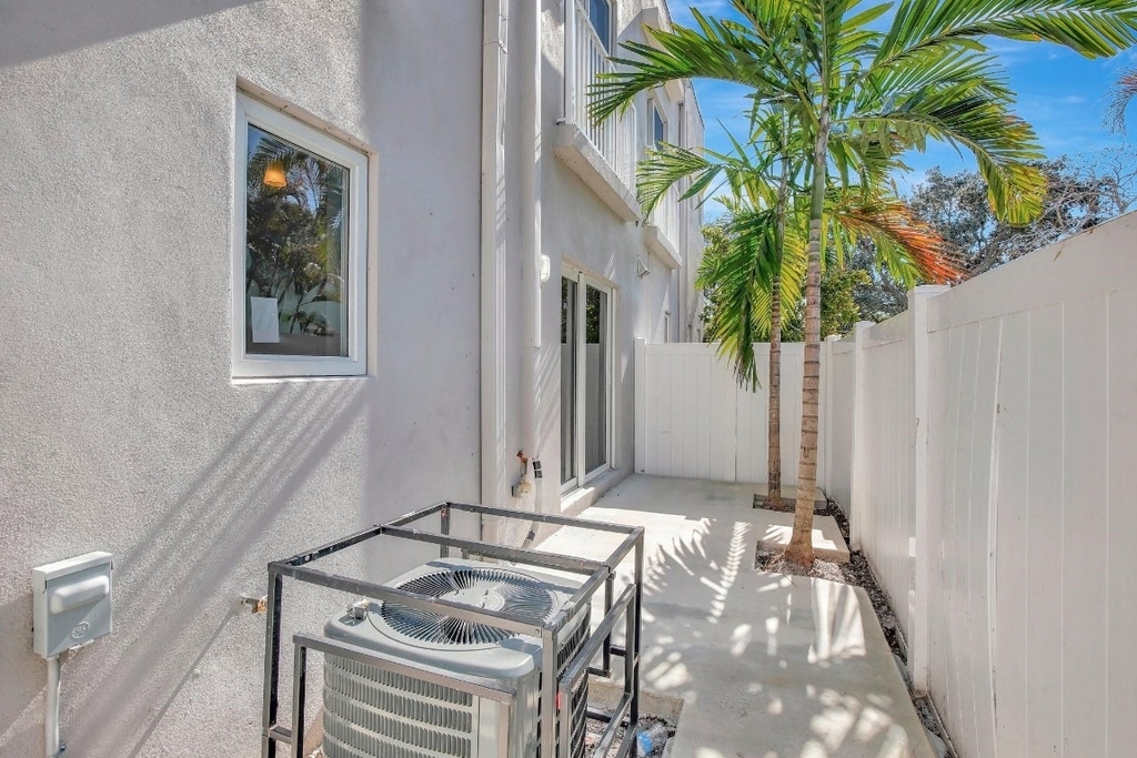 1104 S 20th Avenue - Photo 21