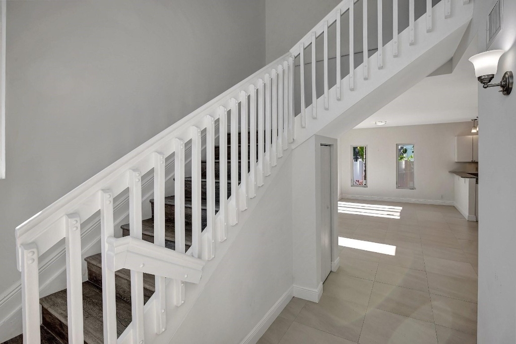1104 S 20th Avenue - Photo 8