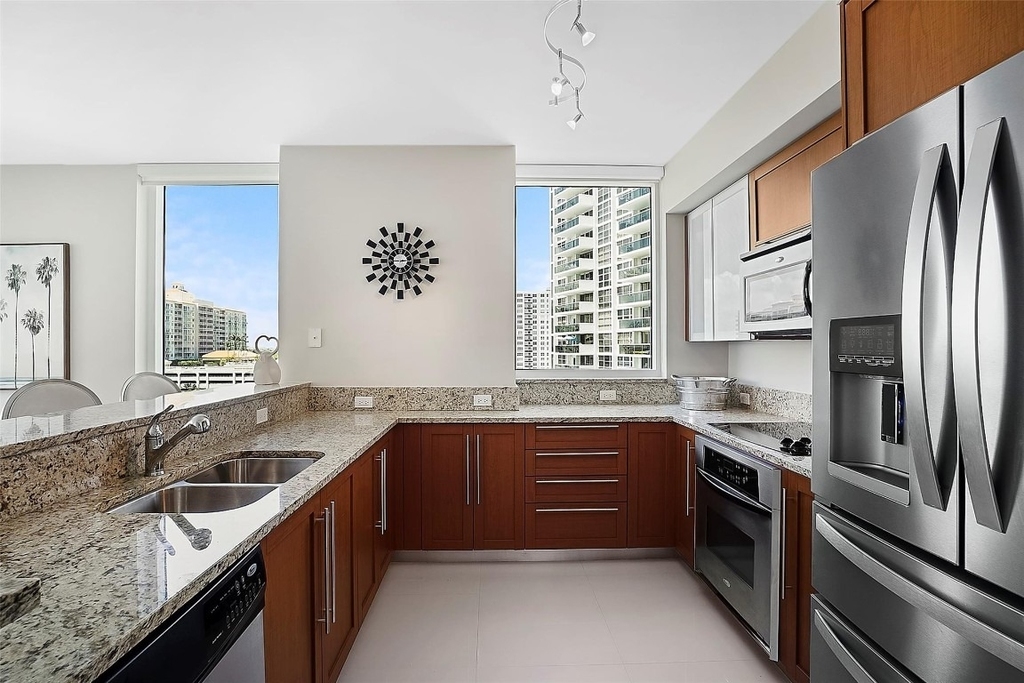 2831 N Ocean Boulevard - Photo 6