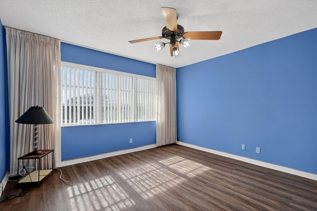 9410 N Hollybrook Lake Drive - Photo 3