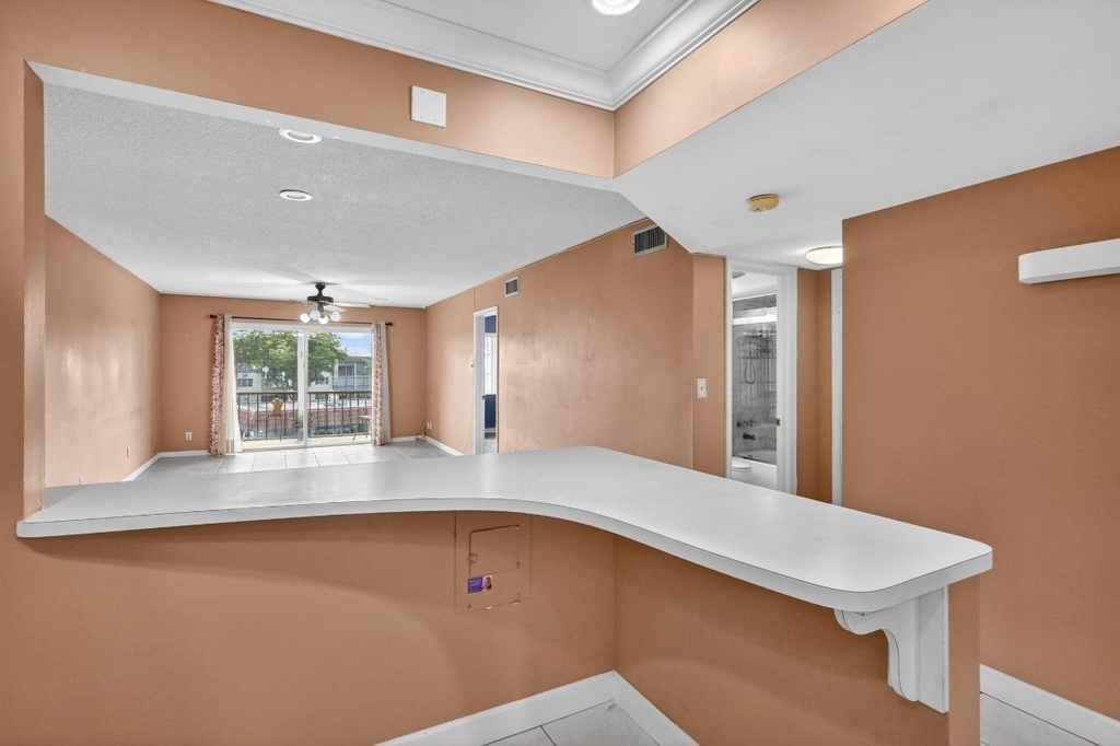 9410 N Hollybrook Lake Drive - Photo 8