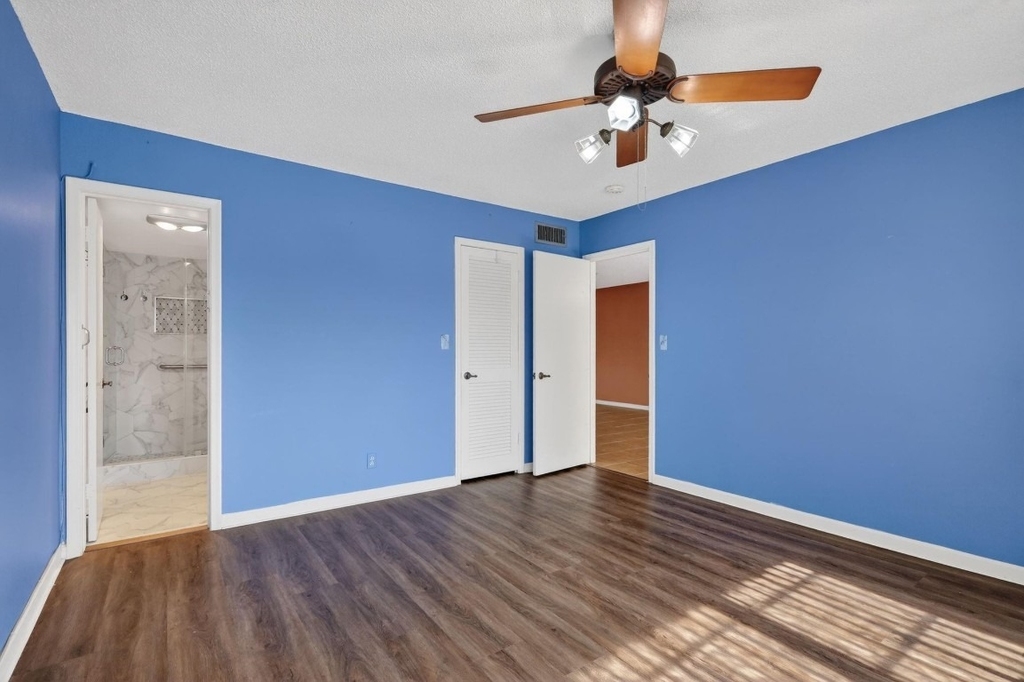 9410 N Hollybrook Lake Drive - Photo 5