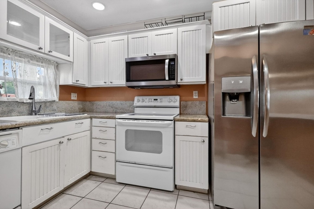 9410 N Hollybrook Lake Drive - Photo 1