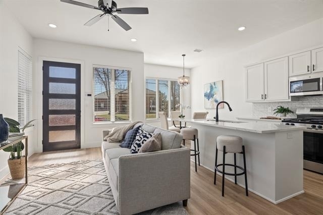 172 W 17th Street - Photo 7