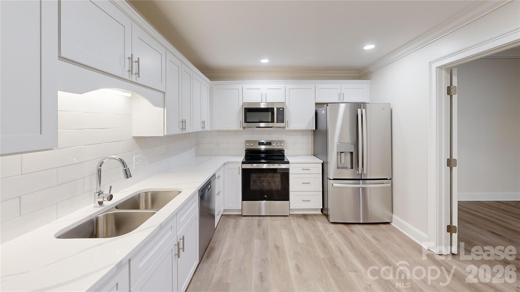1301 Queens Road - Photo 4