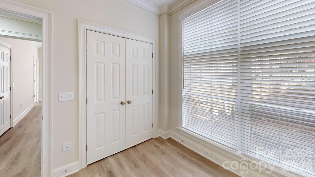 1301 Queens Road - Photo 11
