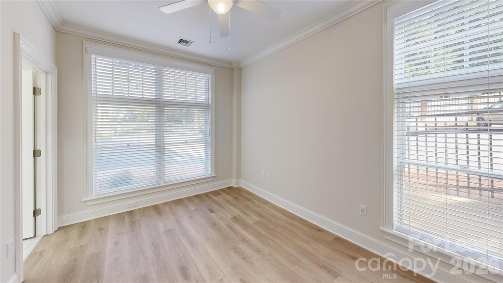 1301 Queens Road - Photo 8