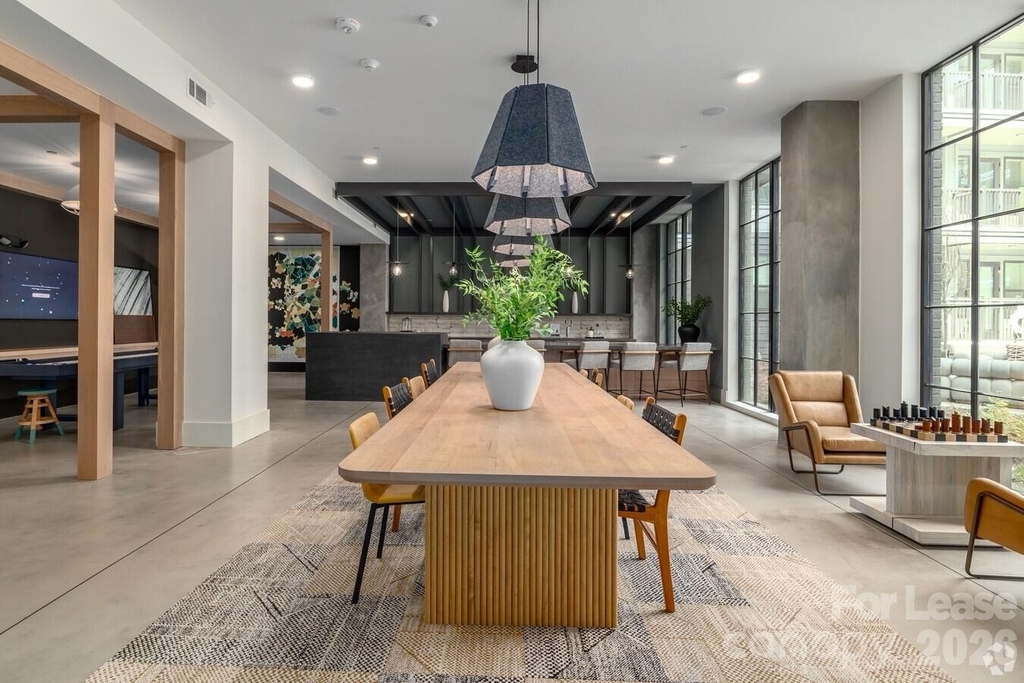 536 W Tremont Avenue - Photo 4