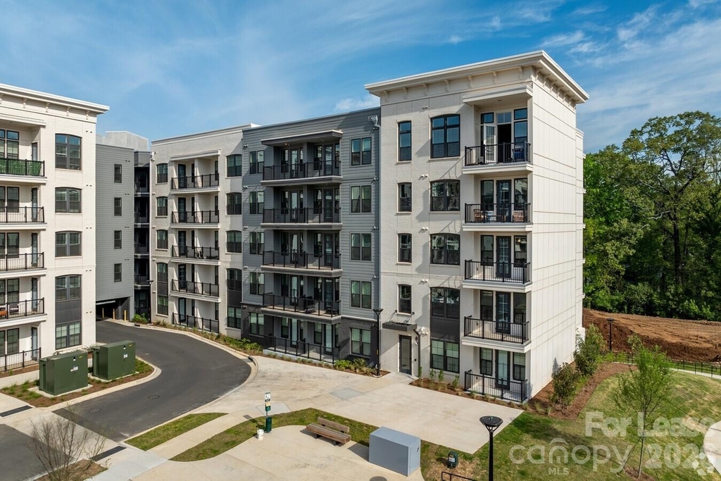 536 W Tremont Avenue - Photo 25