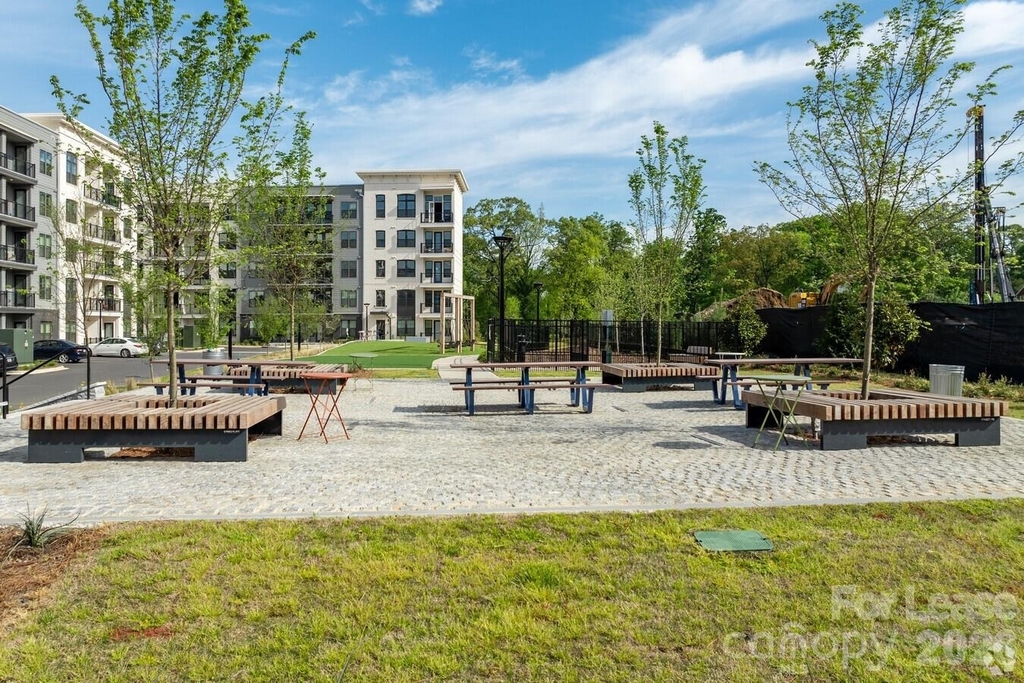536 W Tremont Avenue - Photo 26