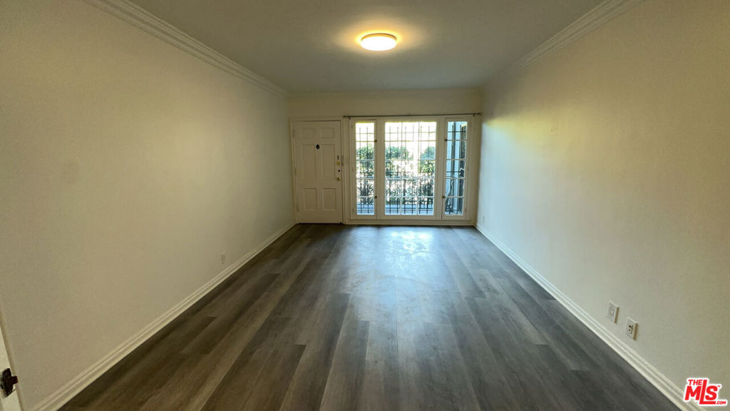 4950 Beverly Boulevard - Photo 2