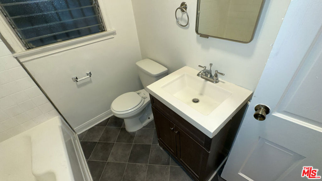 4950 Beverly Boulevard - Photo 8
