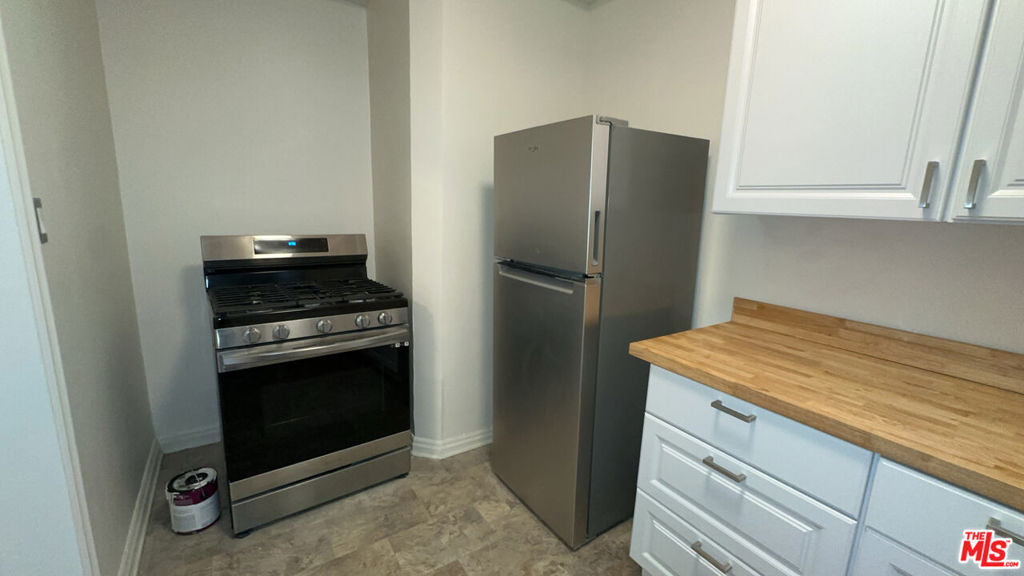 4950 Beverly Boulevard - Photo 4