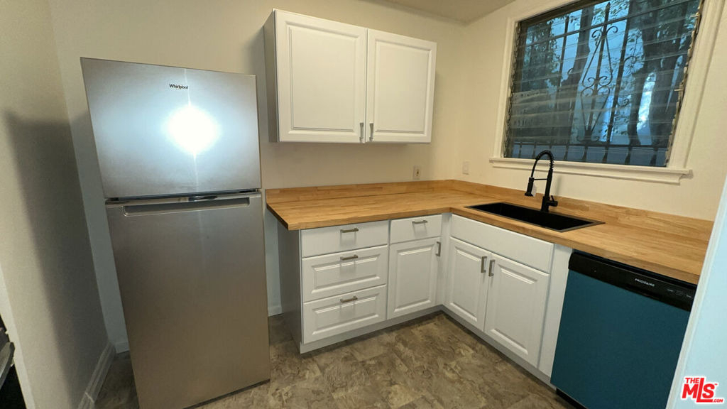 4950 Beverly Boulevard - Photo 3