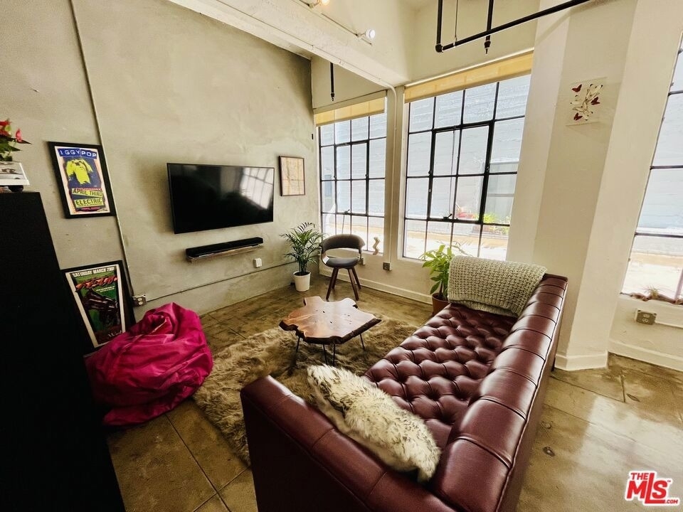 746 S Los Angeles Street - Photo 3