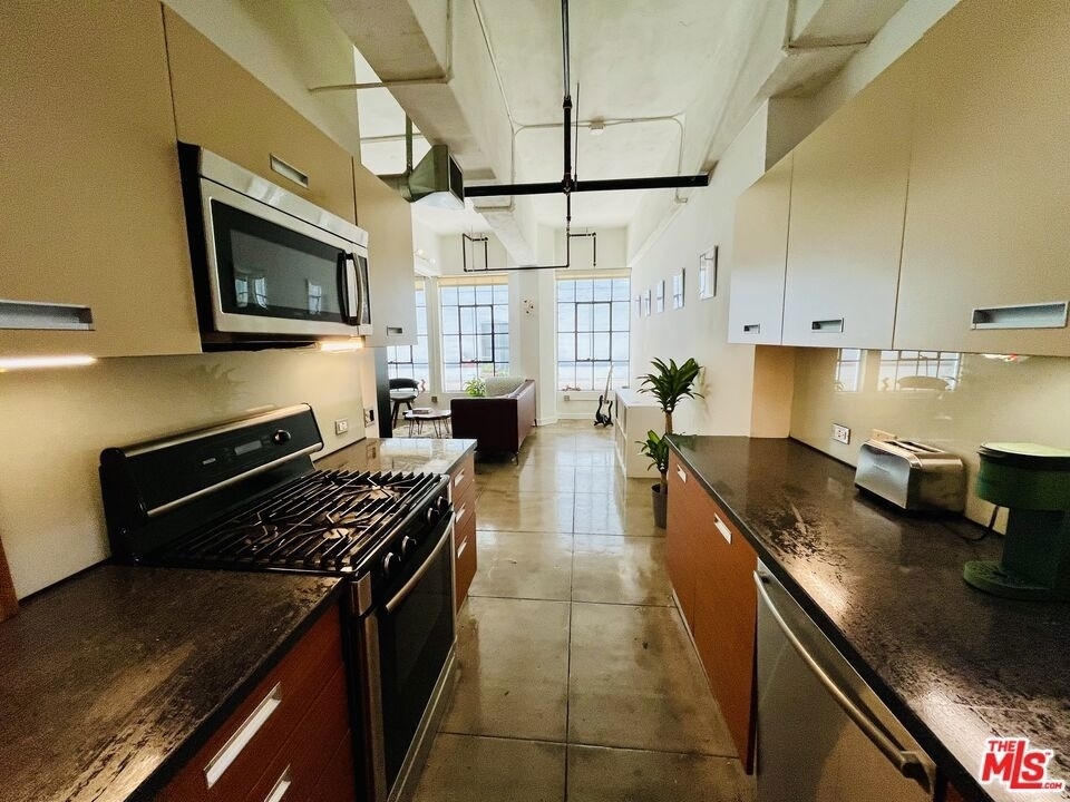 746 S Los Angeles Street - Photo 1