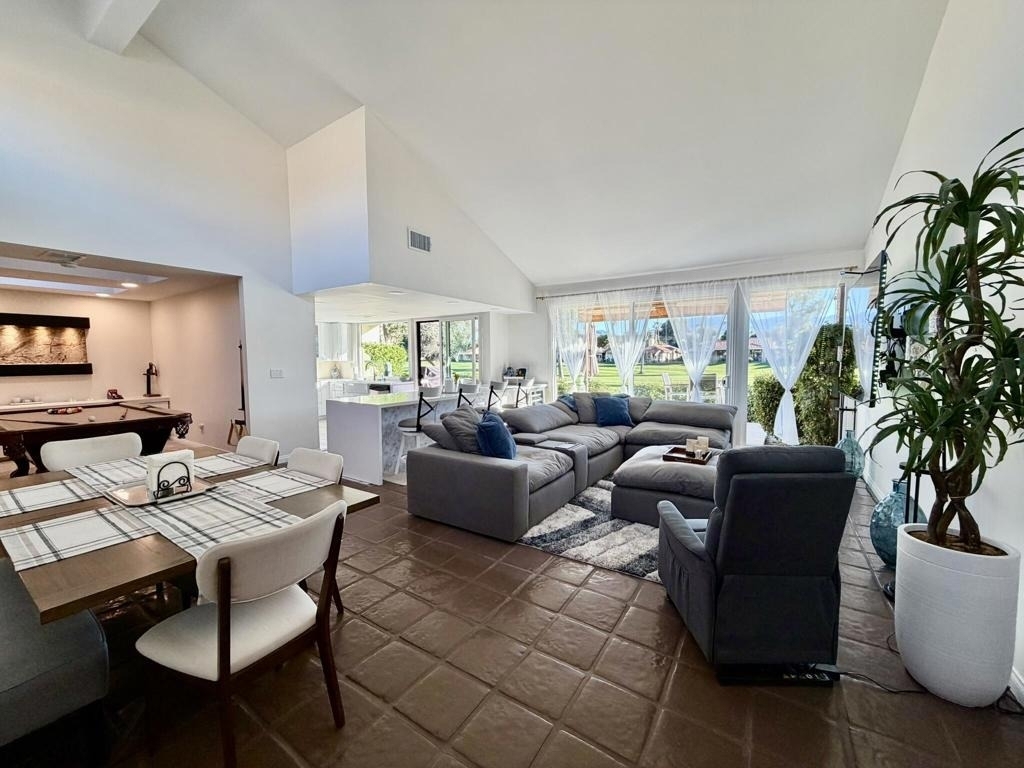 177 Las Lomas - Photo 3