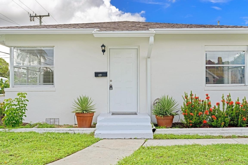 5208 Spruce Avenue - Photo 0