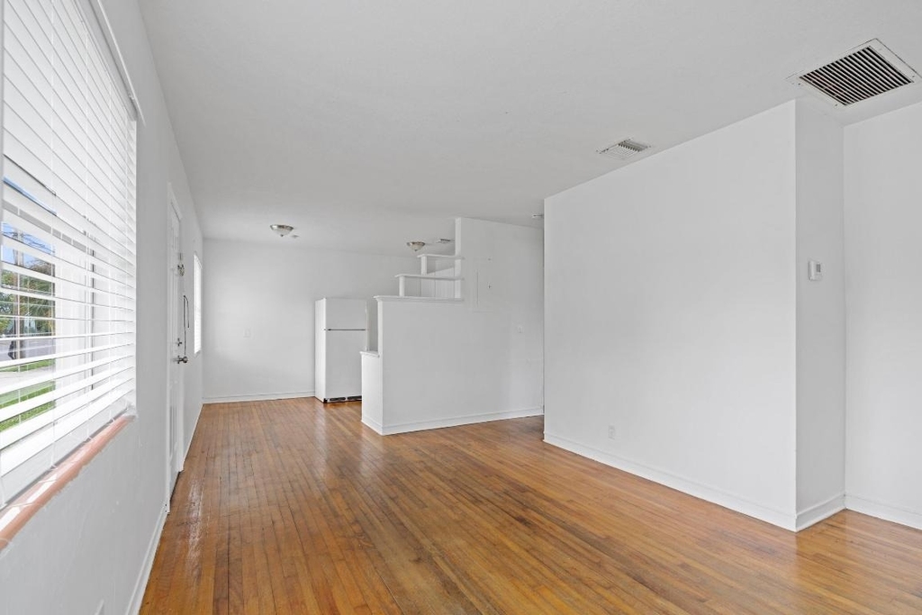 5208 Spruce Avenue - Photo 6