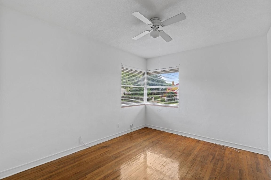5208 Spruce Avenue - Photo 9