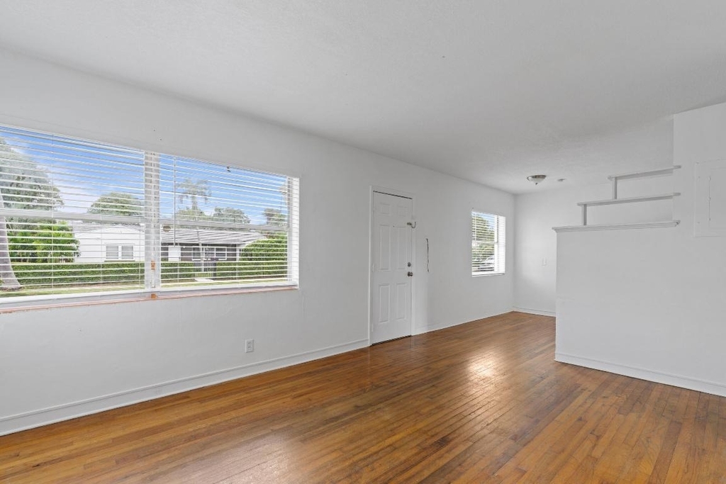 5208 Spruce Avenue - Photo 5