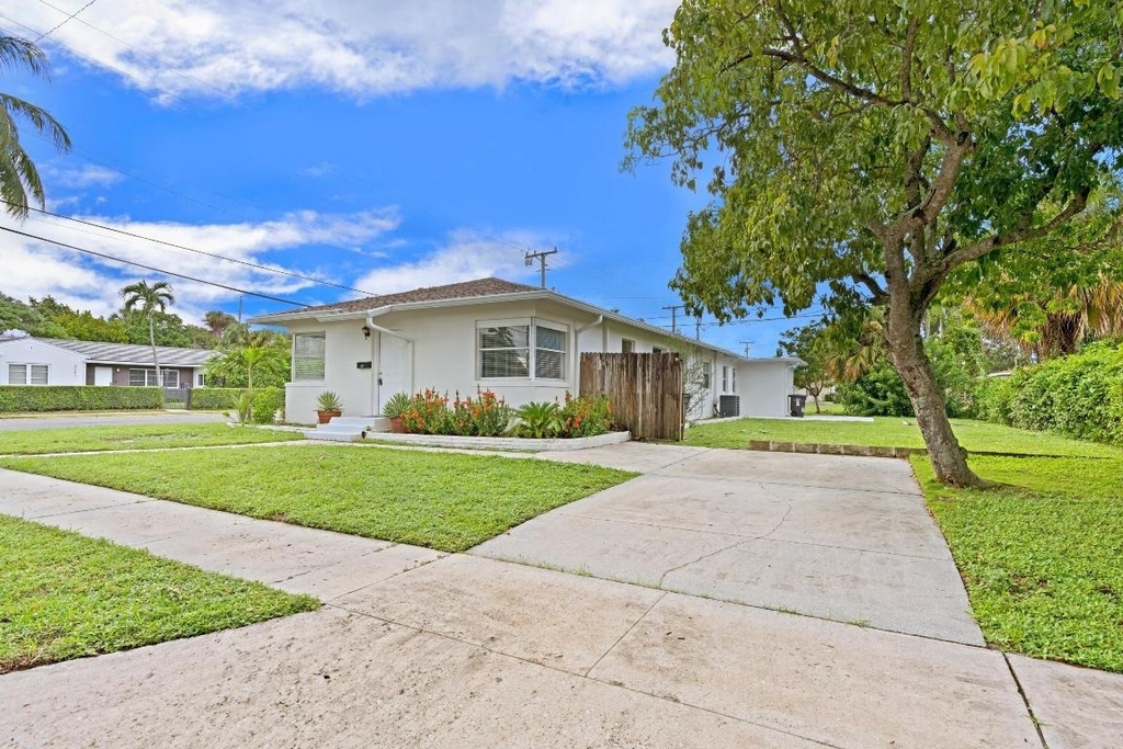 5208 Spruce Avenue - Photo 1